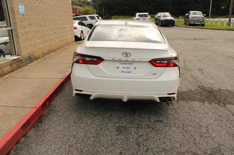 Toyota Camry SE Auto (Natl) 2021