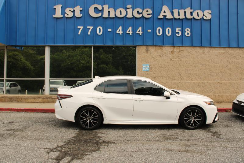 Toyota Camry SE Auto (Natl) 2021