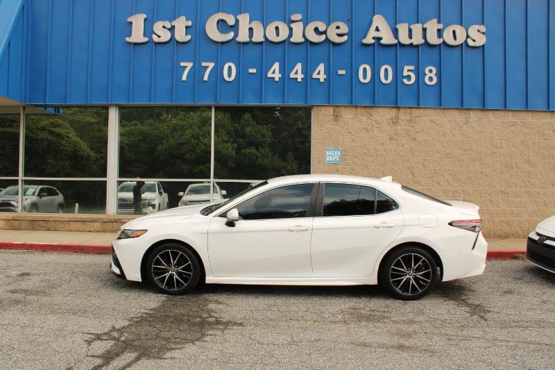 Toyota Camry SE Auto (Natl) 2021