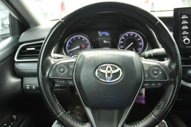 Toyota Camry SE Auto (Natl) 2021