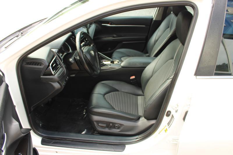 Toyota Camry SE Auto (Natl) 2021