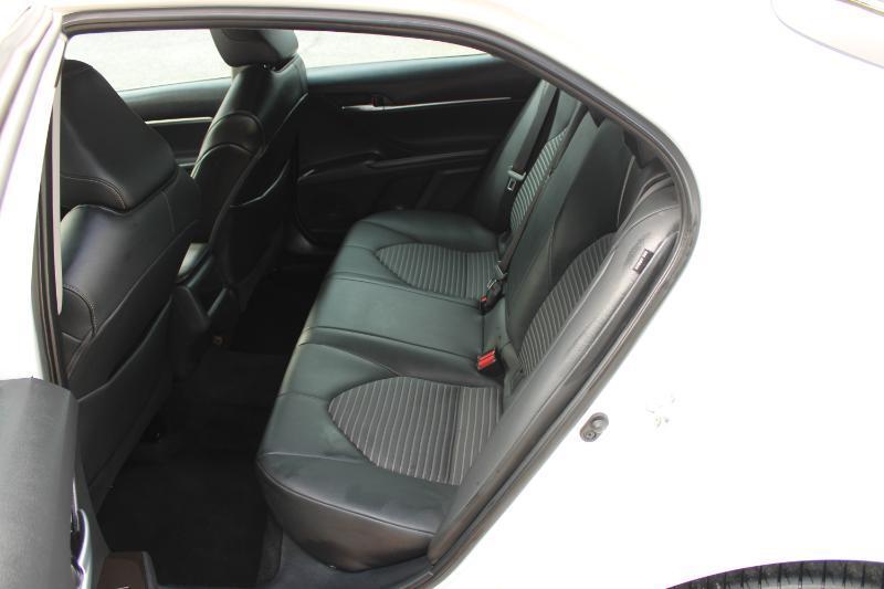 Toyota Camry SE Auto (Natl) 2021
