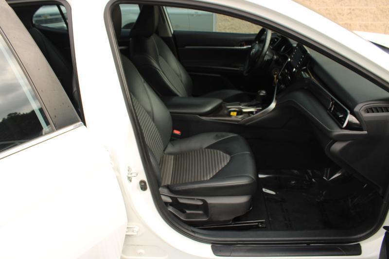 Toyota Camry SE Auto (Natl) 2021