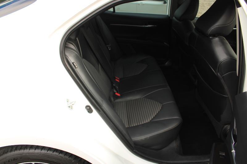 Toyota Camry SE Auto (Natl) 2021
