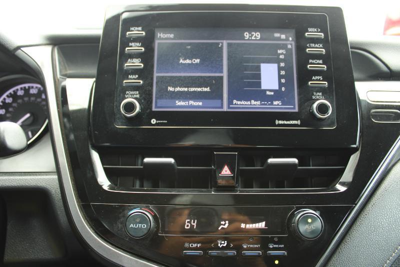 Toyota Camry SE Auto (Natl) 2021