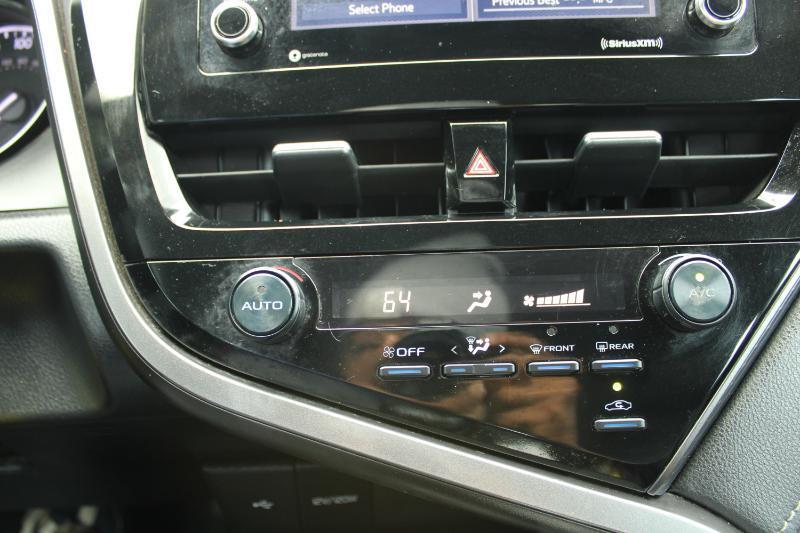 Toyota Camry SE Auto (Natl) 2021