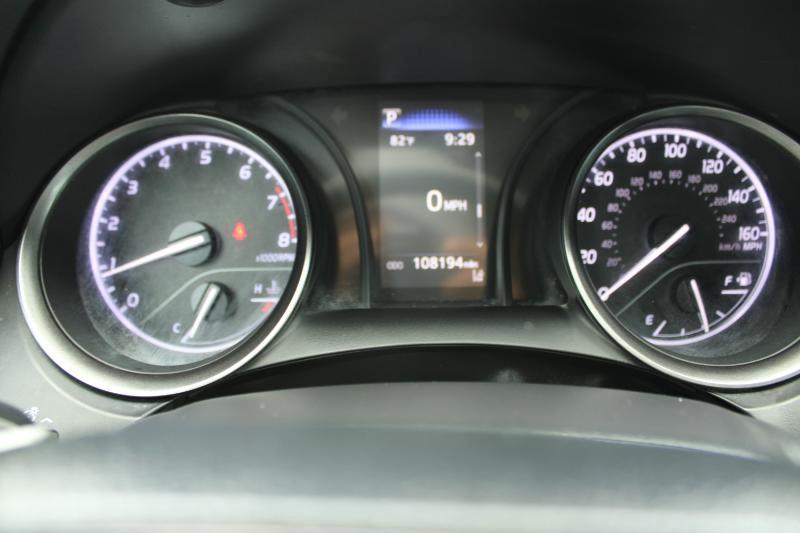 Toyota Camry SE Auto (Natl) 2021