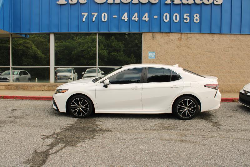 Toyota Camry SE Auto (Natl) 2021