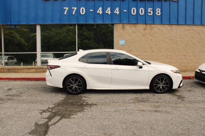 Toyota Camry SE Auto (Natl) 2021