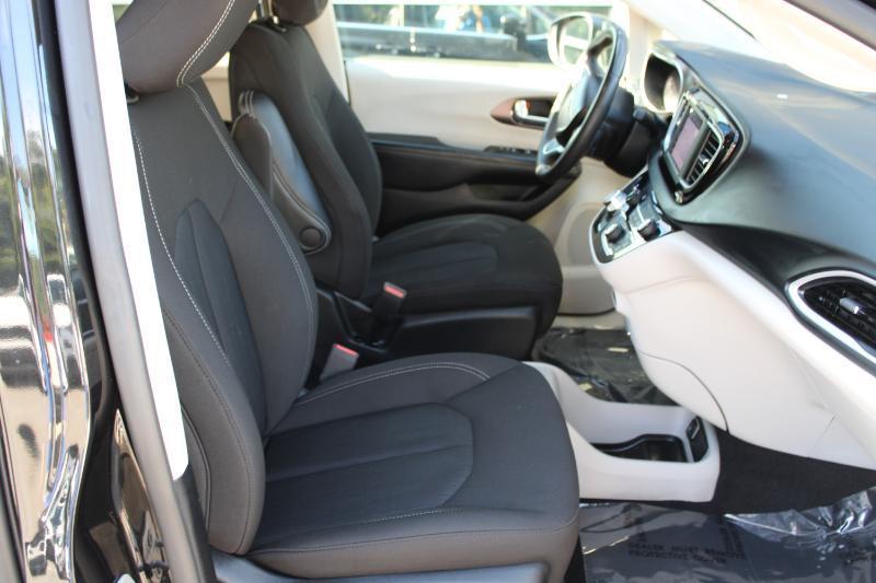 Chrysler Voyager LX FWD 2023