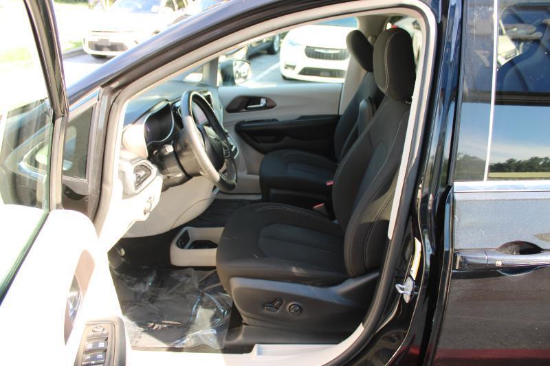 Chrysler Voyager LX FWD 2023