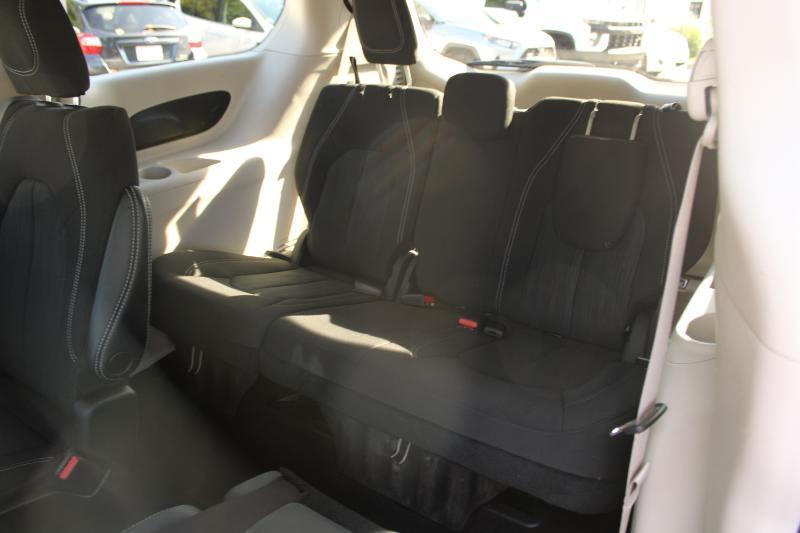 Chrysler Voyager LX FWD 2023