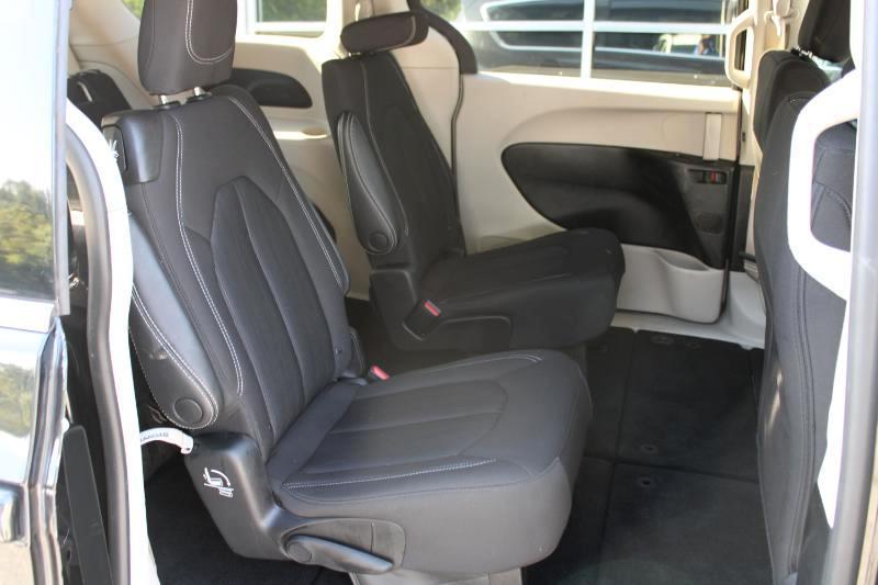 Chrysler Voyager LX FWD 2023