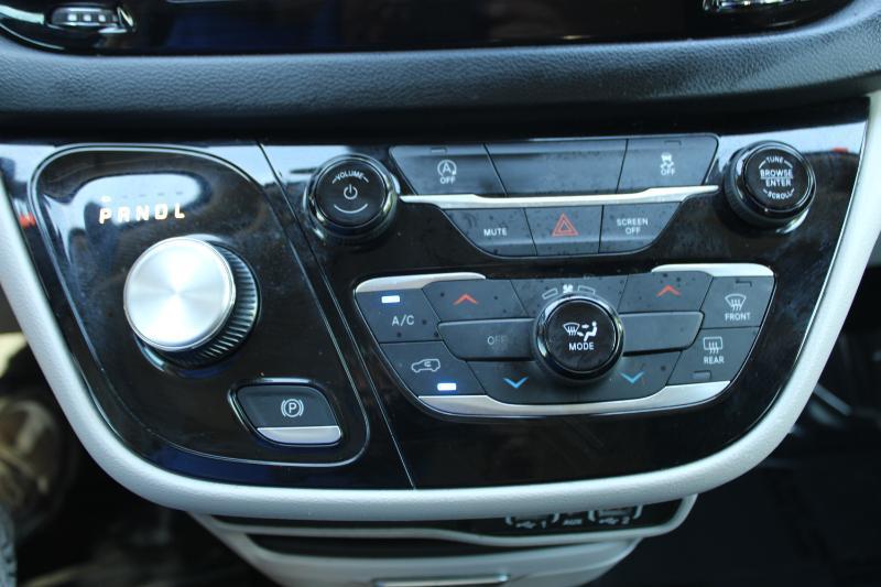 Chrysler Voyager LX FWD 2023