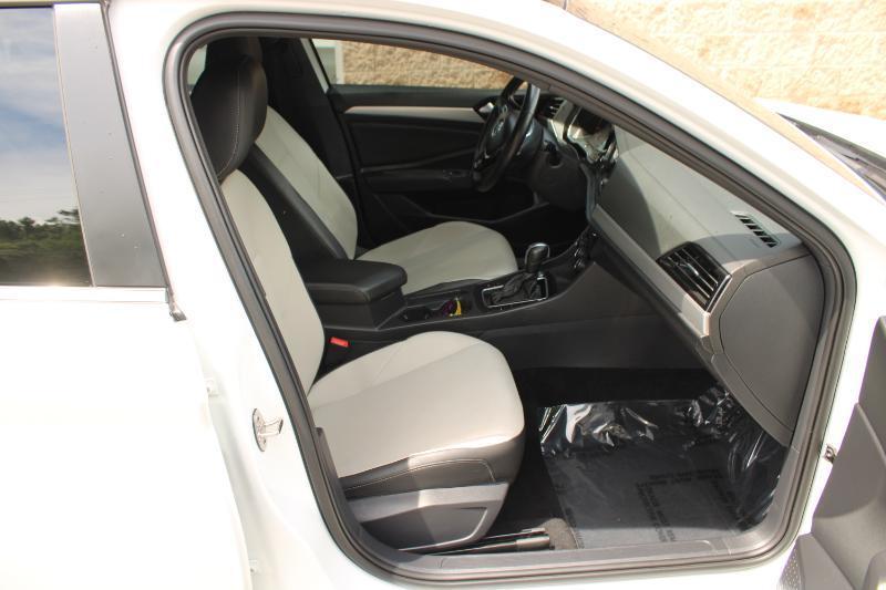Volkswagen Jetta R-Line Auto w/SULEV 2020
