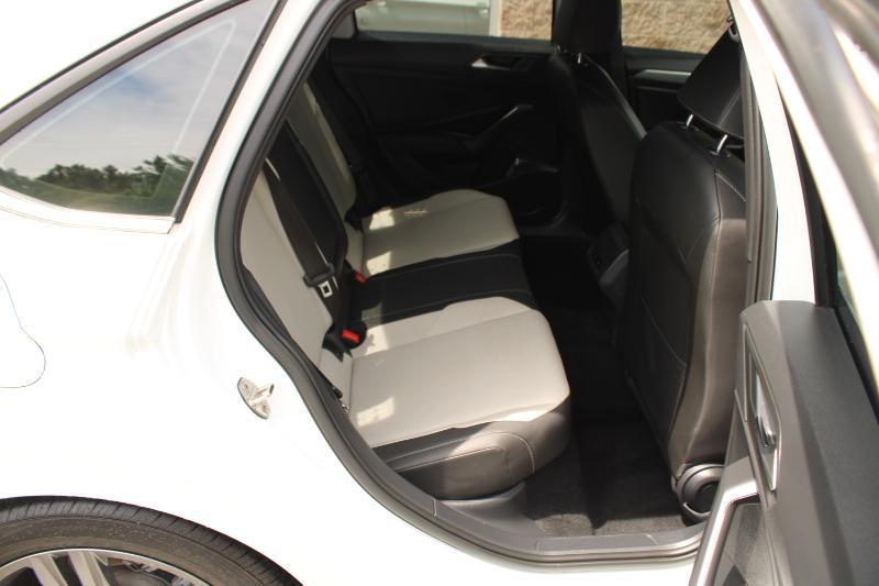 Volkswagen Jetta R-Line Auto w/SULEV 2020