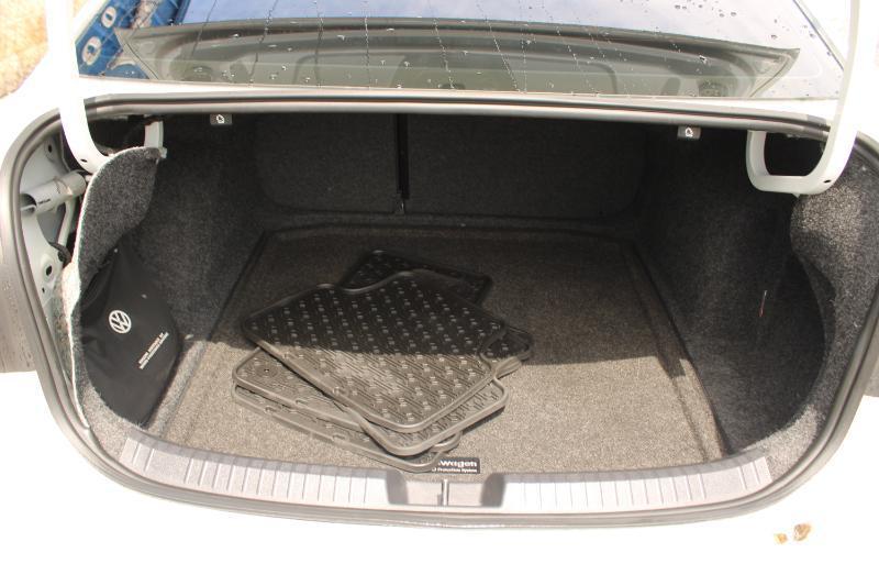 Volkswagen Jetta R-Line Auto w/SULEV 2020