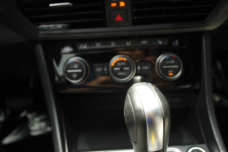 Volkswagen Jetta R-Line Auto w/SULEV 2020