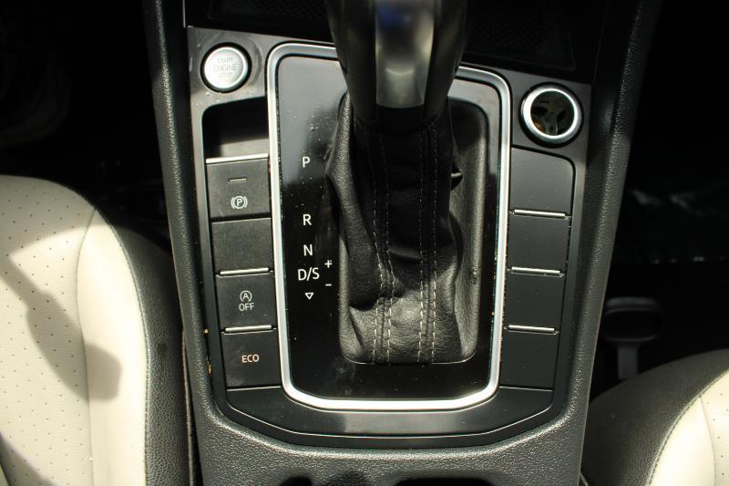 Volkswagen Jetta R-Line Auto w/SULEV 2020