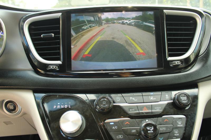 Chrysler Pacifica Touring L FWD 2022