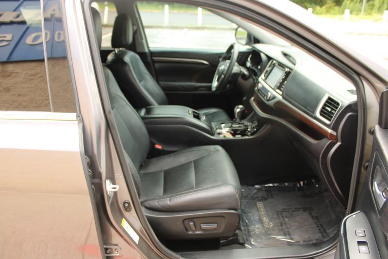 Toyota Highlander FWD 4dr V6 Limited (Natl) 2016