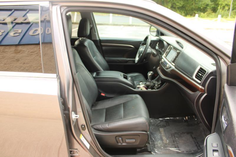 Toyota Highlander FWD 4dr V6 Limited (Natl) 2016