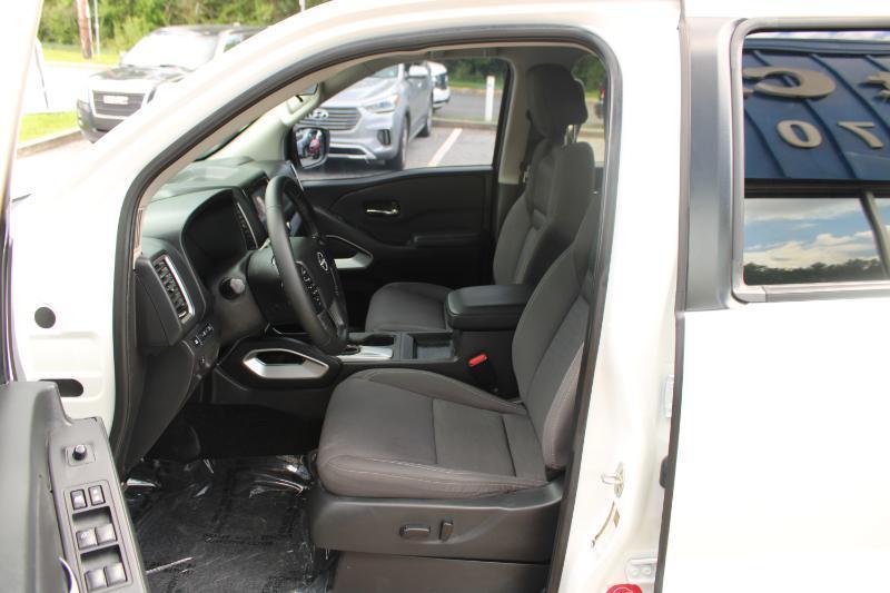 Nissan Frontier Crew Cab 4x2 SV 2024