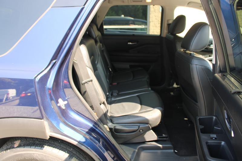 Nissan Pathfinder SL 2WD 2022