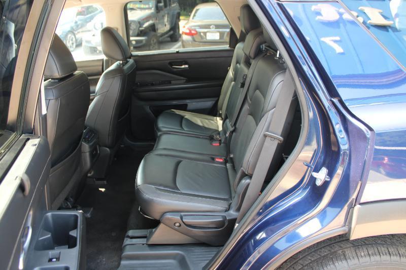Nissan Pathfinder SL 2WD 2022