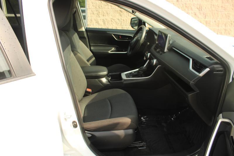 Toyota RAV4 Hybrid LE AWD (Natl) 2024