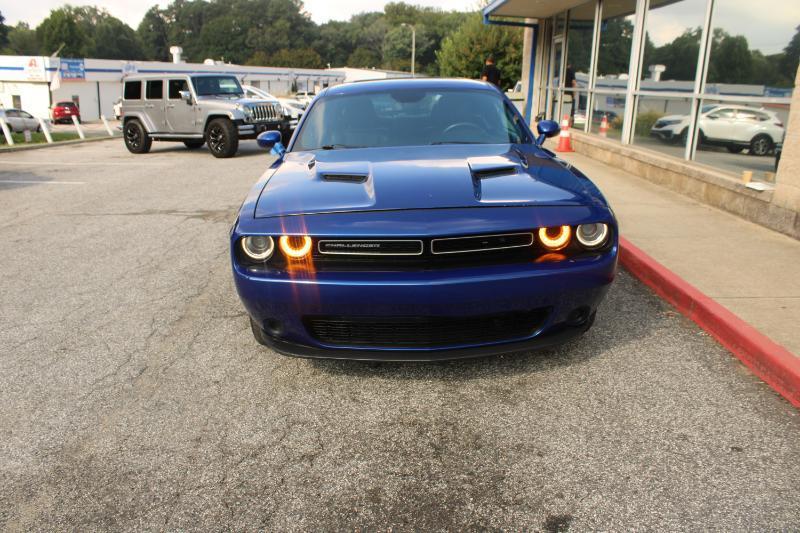 Dodge Challenger photo 2