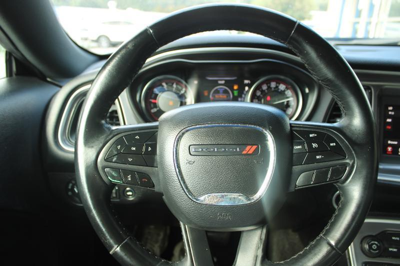 Dodge Challenger photo 9