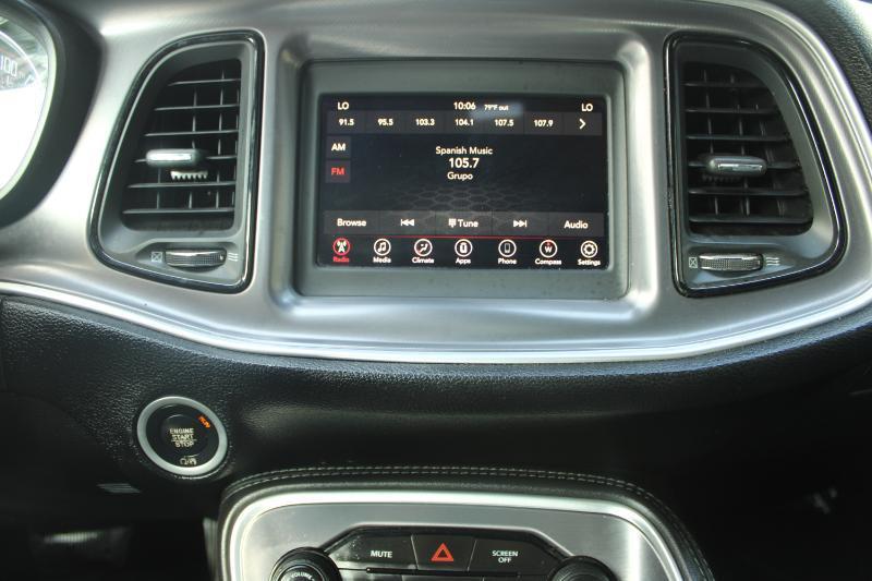 Dodge Challenger photo 12