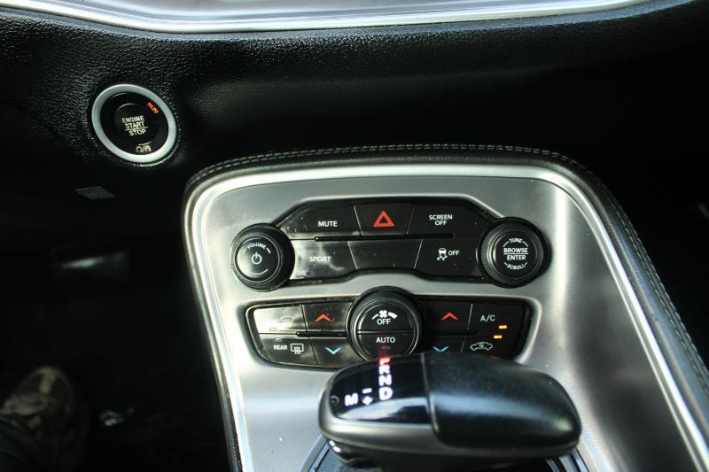 Dodge Challenger photo 13