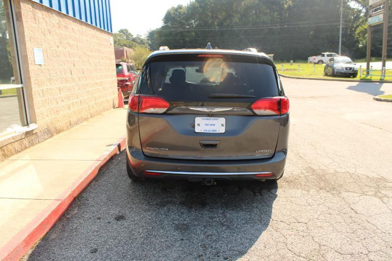 Chrysler Pacifica Limited FWD 2019