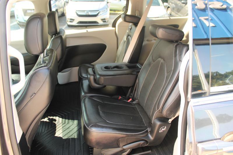 Chrysler Pacifica Limited FWD 2019
