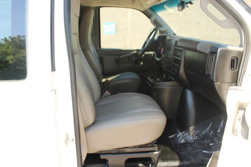 GMC Savana Cargo Van RWD 2500 135" 2017