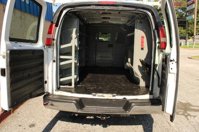 GMC Savana Cargo Van RWD 2500 135" 2017