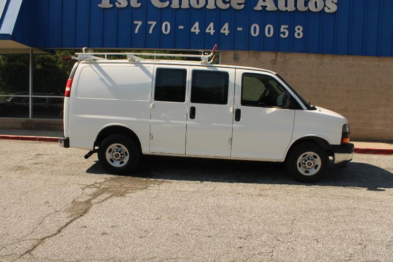 GMC Savana Cargo Van RWD 2500 135" 2017