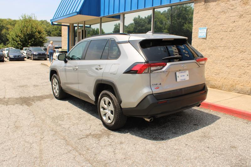 Toyota RAV4 LE FWD (Natl) 2021