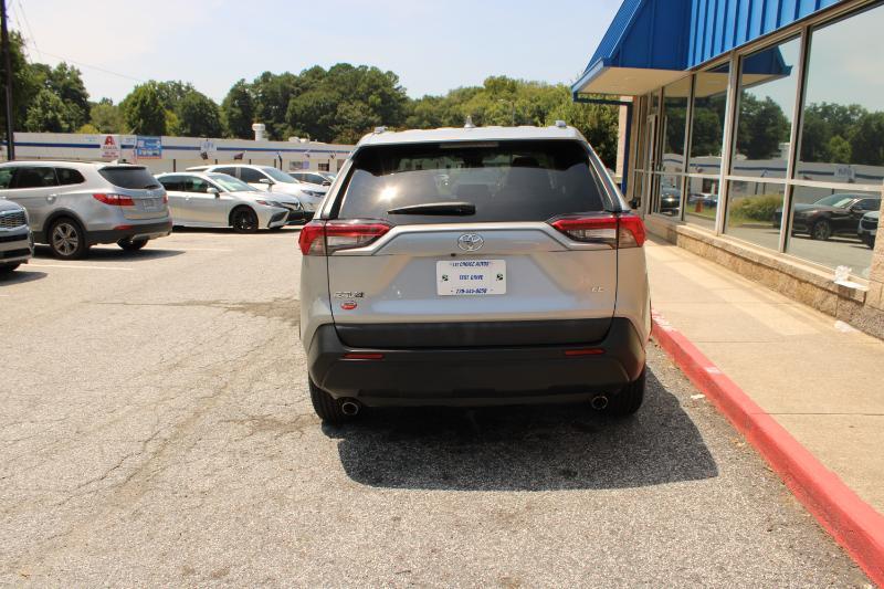 Toyota RAV4 LE FWD (Natl) 2021