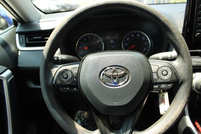 Toyota RAV4 LE FWD (Natl) 2021
