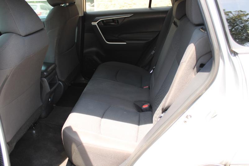 Toyota RAV4 LE FWD (Natl) 2021