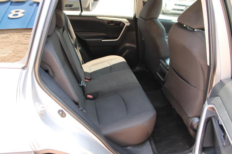 Toyota RAV4 LE FWD (Natl) 2021