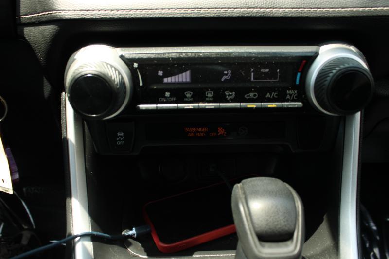 Toyota RAV4 LE FWD (Natl) 2021