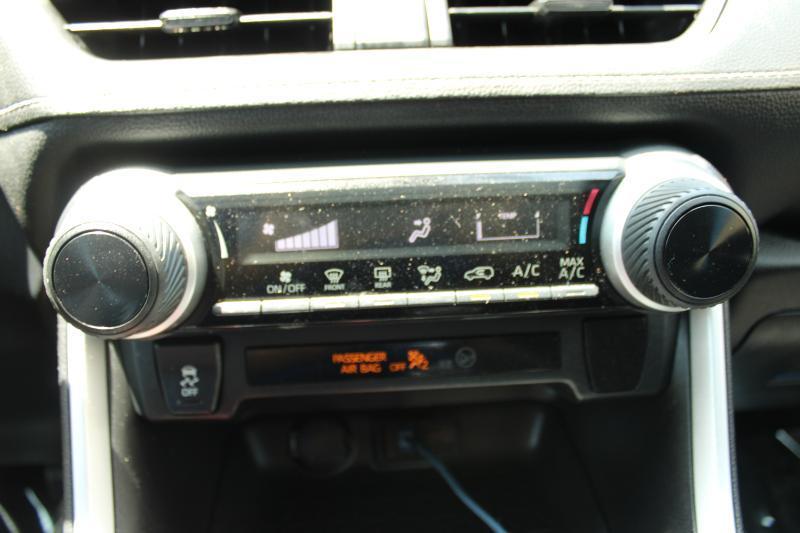 Toyota RAV4 LE FWD (Natl) 2021
