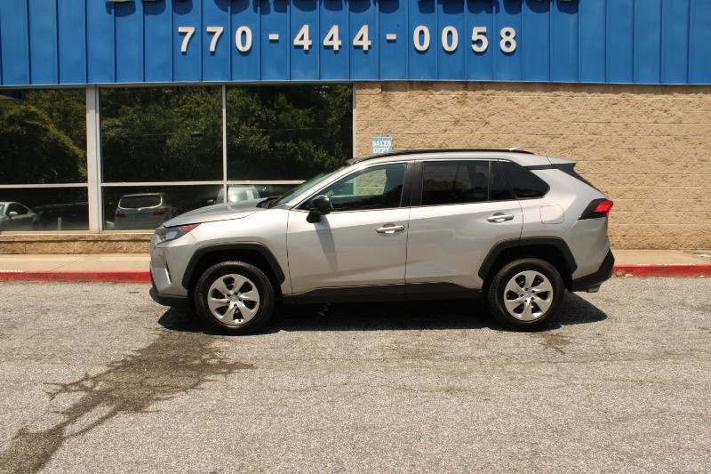 Toyota RAV4 LE FWD (Natl) 2021