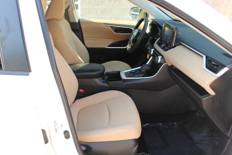 Toyota RAV4 Hybrid LE AWD (Natl) 2022