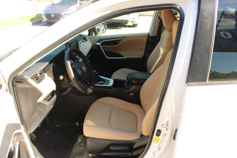 Toyota RAV4 Hybrid LE AWD (Natl) 2022