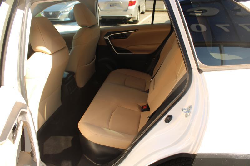 Toyota RAV4 Hybrid LE AWD (Natl) 2022